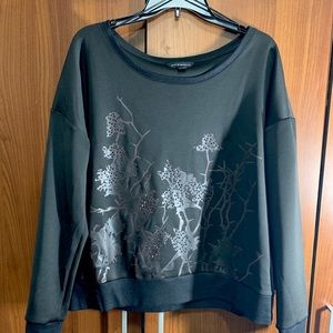 Sporty Sweatshirt with matching legging pants.